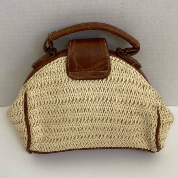 Vintage Y2K Mini Purse Woven Straw Bag Taco Shaped Top Handle Metal Loop Lock - Picture 3 of 13
